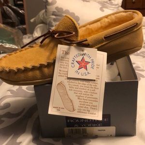 roundtree and yorke men's slippers